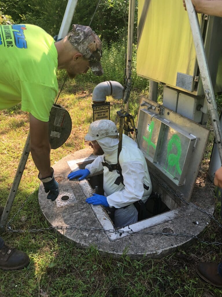 Biros worker in tight manhole space