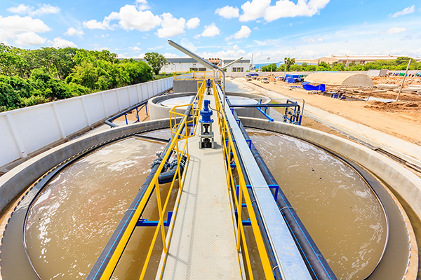 The Solid Contact Clarifier Tank type Sludge Recirculation process in Water Treatment plant, Modern urban wastewater treatment plant.