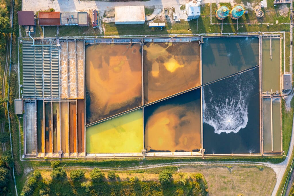 Aerial view of the purification tanks of a wastewater treatment plant.